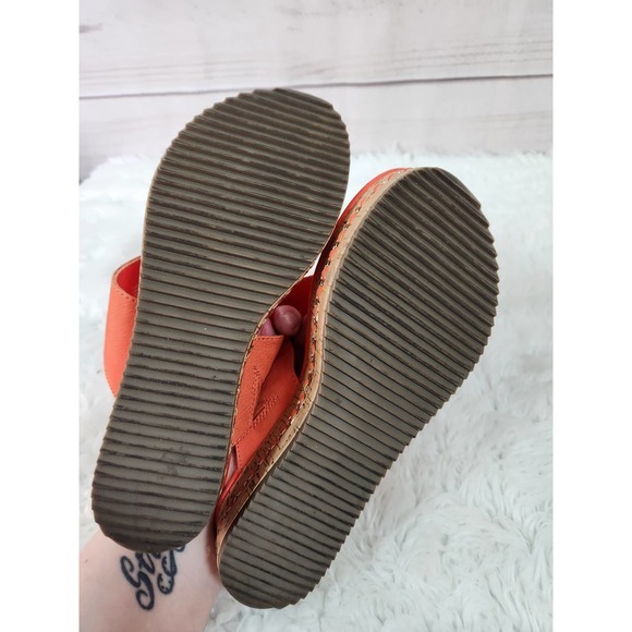 Karl Lagerfeld Paris Women's‎ Orange Leather Wedge Flip Flop Sandals Size 9M - Picture 5 of 8